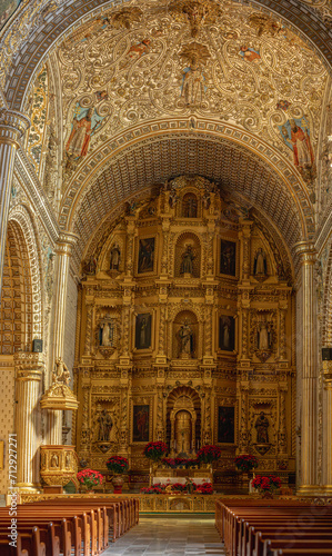 Interior of the Santo Domingo church in Oaxaca. © Argelis