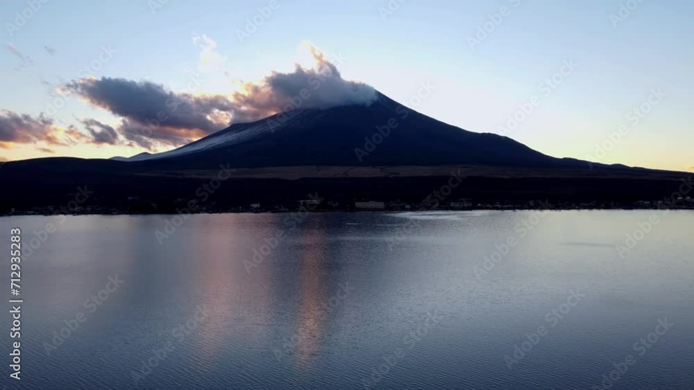 Discover the Beauty of Lake Yamanaka Discover the Beauty of Lake Yamanaka