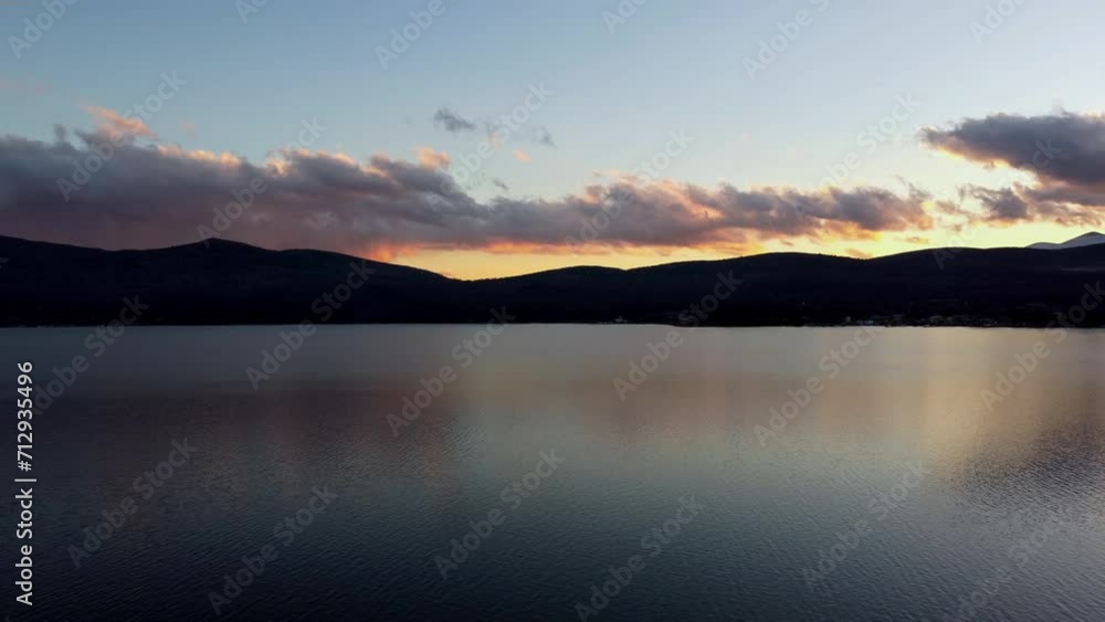Discover the Beauty of Lake Yamanaka Discover the Beauty of Lake Yamanaka