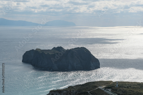 新島の端々展望台から眺める三宅島と御蔵島
