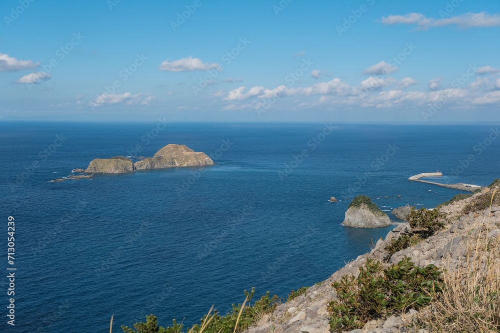 新島の石山展望台から眺める間々下海岸