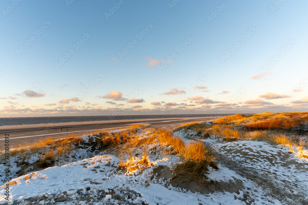 Winterlicher Strand auf Langeoog.