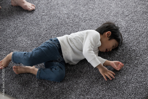 Image of a child with earaches and tantrums
 photo