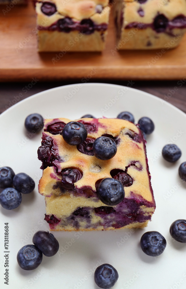 Fototapeta premium Plate of Mouthwatering Homemade Blueberry Cake Served with Fresh Blueberries
