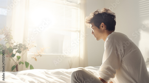 ベッドの上で憂鬱な男性 photo