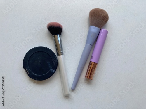 Makeup Utensils Tools (ID: 713266865)