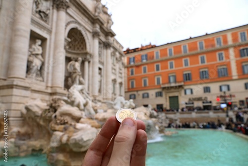 Cuadro en lienzo Coin toss into the Trevi Fountain, Rome.