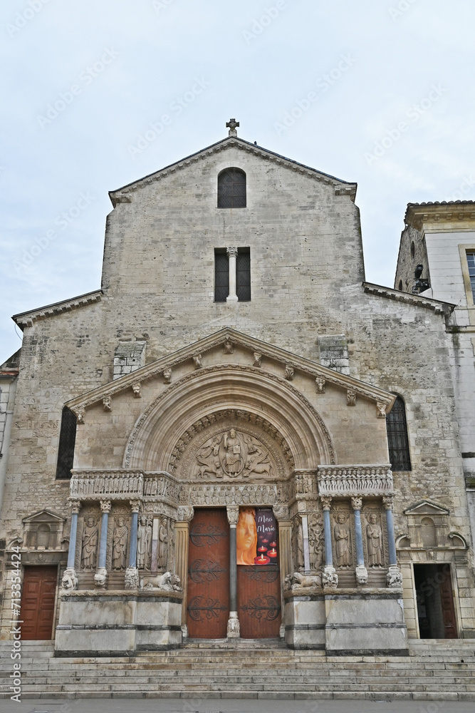 Arles, la cattedrale di Saint Saturnin  - Provenza, Francia	