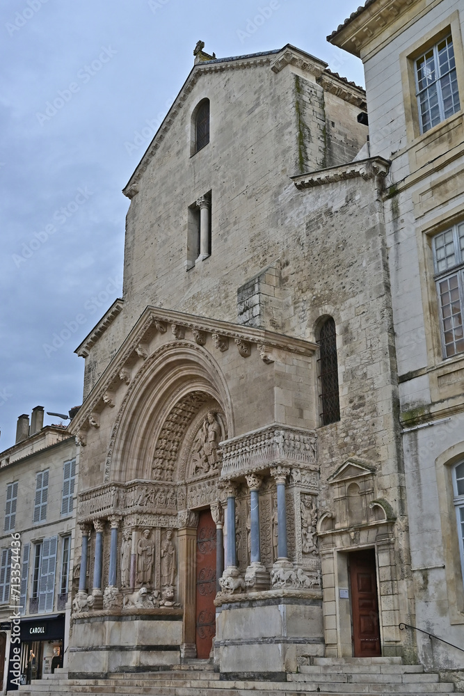 Arles, la cattedrale di Saint Saturnin  - Provenza, Francia	