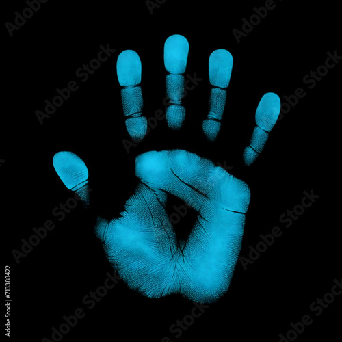 una huella azul de una mano sobre un fondo negro