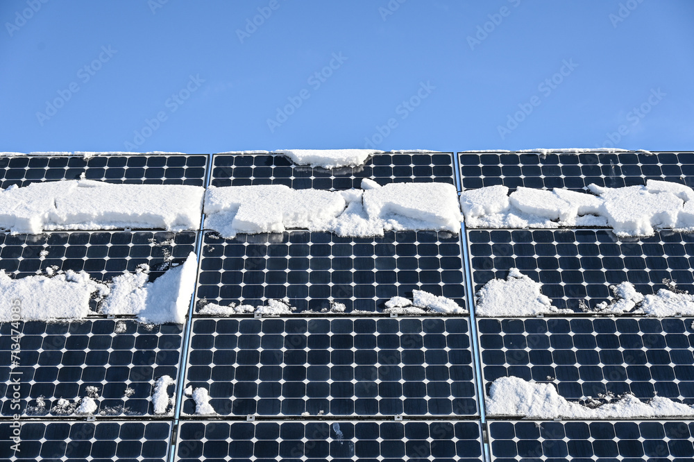 panneau solaire neige perte puissance electricité production Stock ...