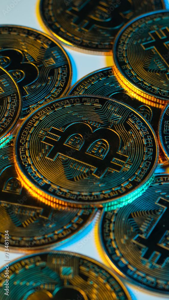 Obraz premium Physical image of gold bitcoin. Digital money trading concept.