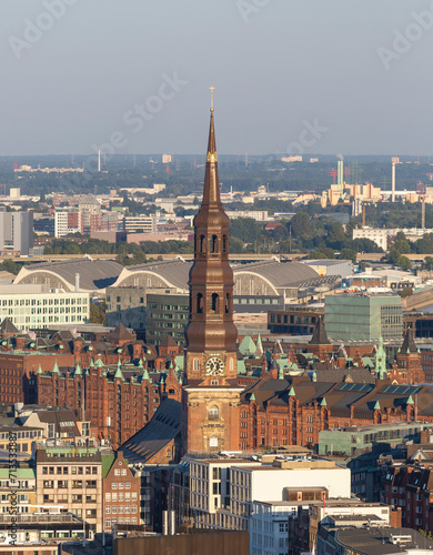 Obraz na płótnie Aerial view of Saint Catherine's Church in Hamburg w salonie