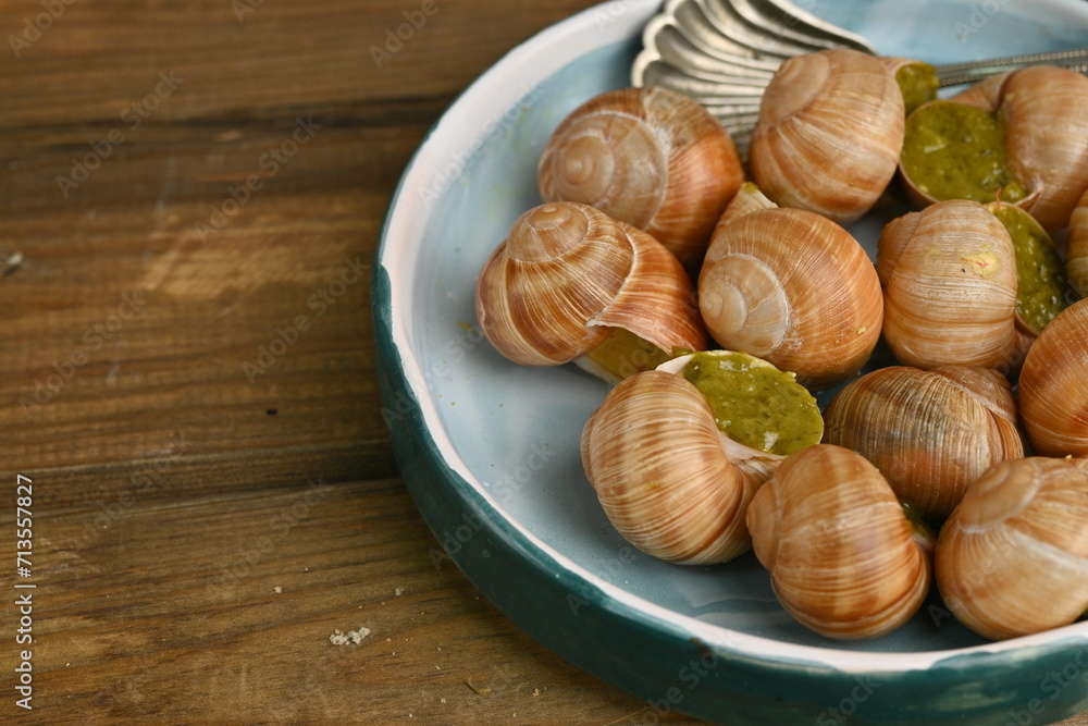 snails with pesto ta white wine, snails with pesto sauce and white wine, French cuisine snails with pesto ta white wine, snails with pesto sauce and white wine, French cuisine
