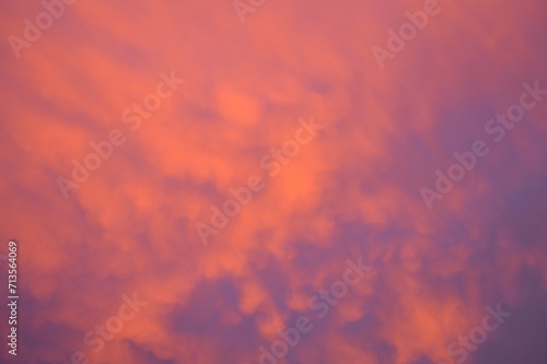Nuages ​​​​rose-violet