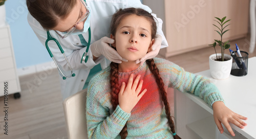Doctor examining little gir...