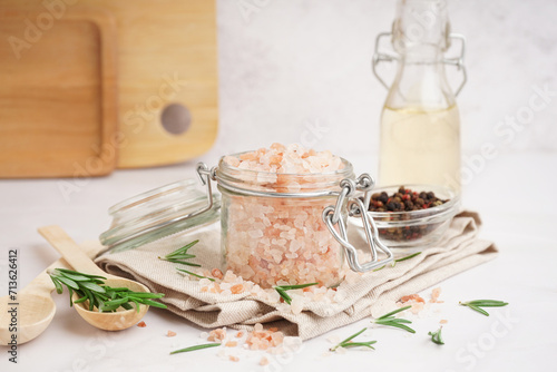 Himalayan pink salt in a gl...