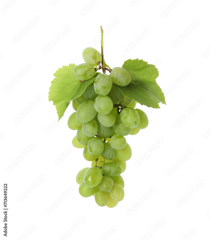 Obraz premium Fresh ripe grapes and leaves isolated on white