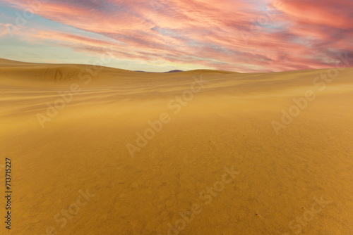 砂丘 sand dunes, vast dune hills 