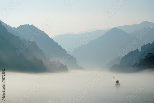 Dongjiang Lake Morning Mist，old fishman