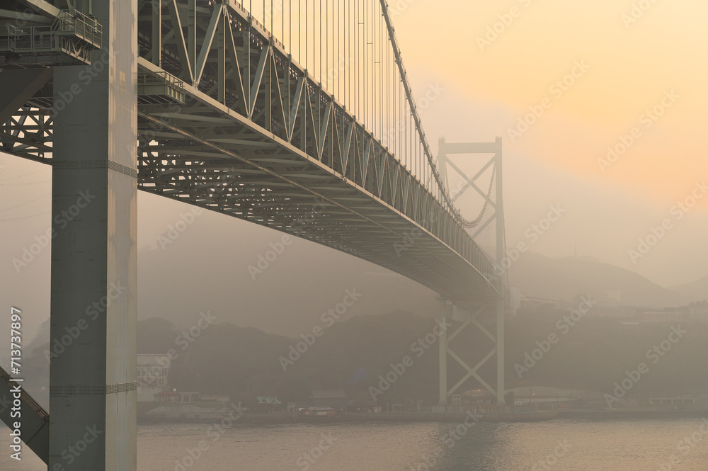 Fototapeta premium 壇ノ浦パーキングエリアより望む関門橋