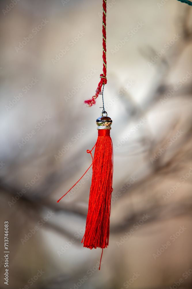 A red Japanese tassel hangs on the outside. A red Japanese tassel hangs on the outside.