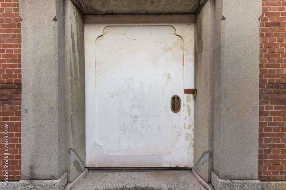古い扉 photo of old wooden retro door 古い扉 photo of old wooden retro door