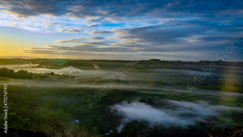 Fototapeta Naklejka Na Ścianę i Meble -  morning atmosphere on the hill