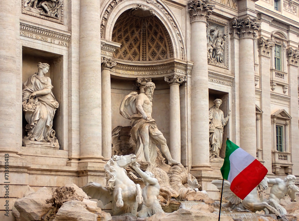 La Fontana di Trevi a Roma è una delle fontane più famose del mondo 2332