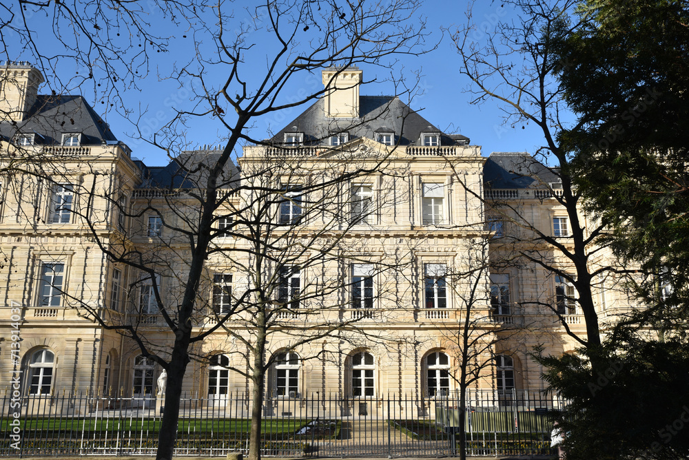 Palais au Jardin du Luxembourg en hiver à Paris. France