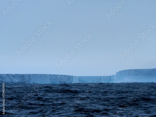 Die Reste des einst größten Eisbergs der Welt, A76a, in der Scotiasee zwischen Antarktis und Südgeorgien © Jürgen Brand