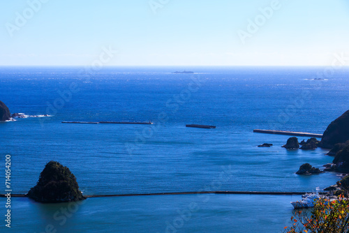 展望台から見る伊豆諸島の大島など。
ロープウェイで登る下田駅近くの寝姿山自然公園。

静岡県伊豆半島下田市。
2023年10月21日撮影。

Mt. Nesugatayama Nature Park near Shimoda Station, which is reached by a ropeway.


Shimoda, South IZU, Izu Peninsula, Shizuoka,  photo