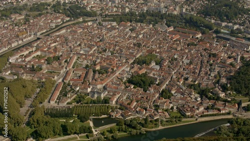vue aérienne drone de Besançon en France, centre ville, bâtiments historiques photo