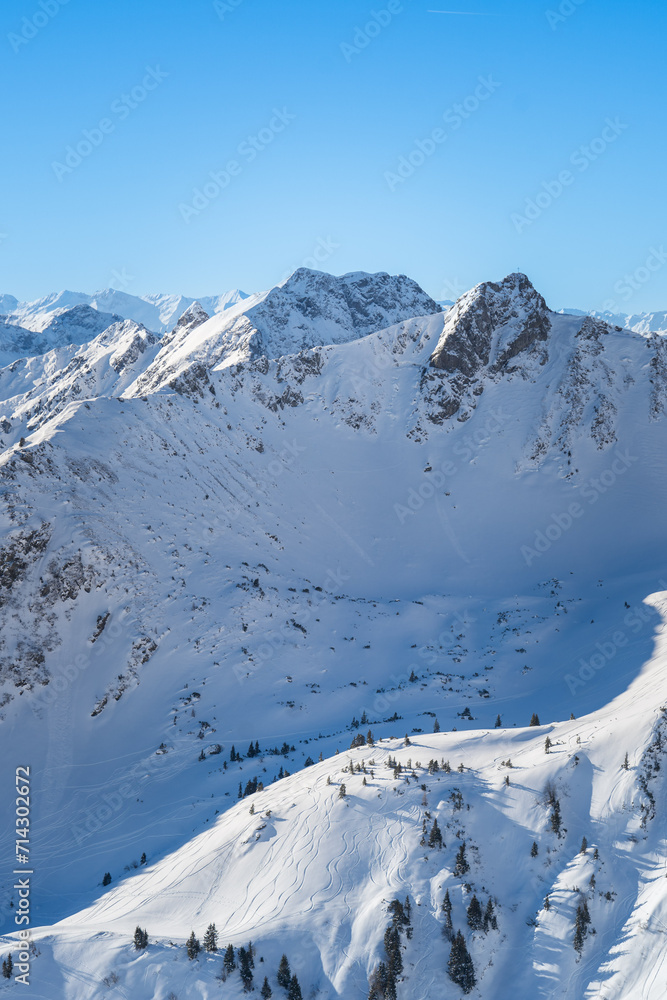 Hoher Mahdstein und dem Bischof im Hingergrund in den Kitzbühler Alpen (Österreich) im Winter.