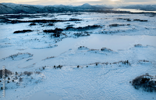 Obraz na płótnie The peatland in Gule-/Stavikmyrane nature reserve in winter ( More og Romsdal, Norway). w salonie