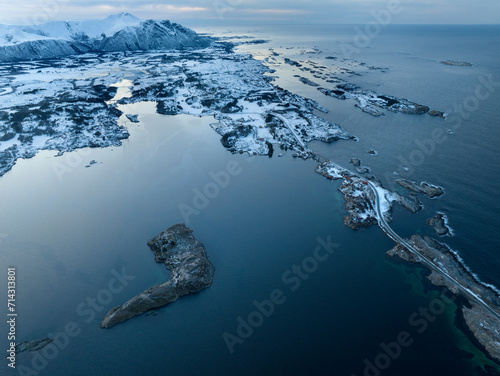 Obraz na płótnie The Atlantic Ocean Road in winter (Nordmore, Norway). w salonie