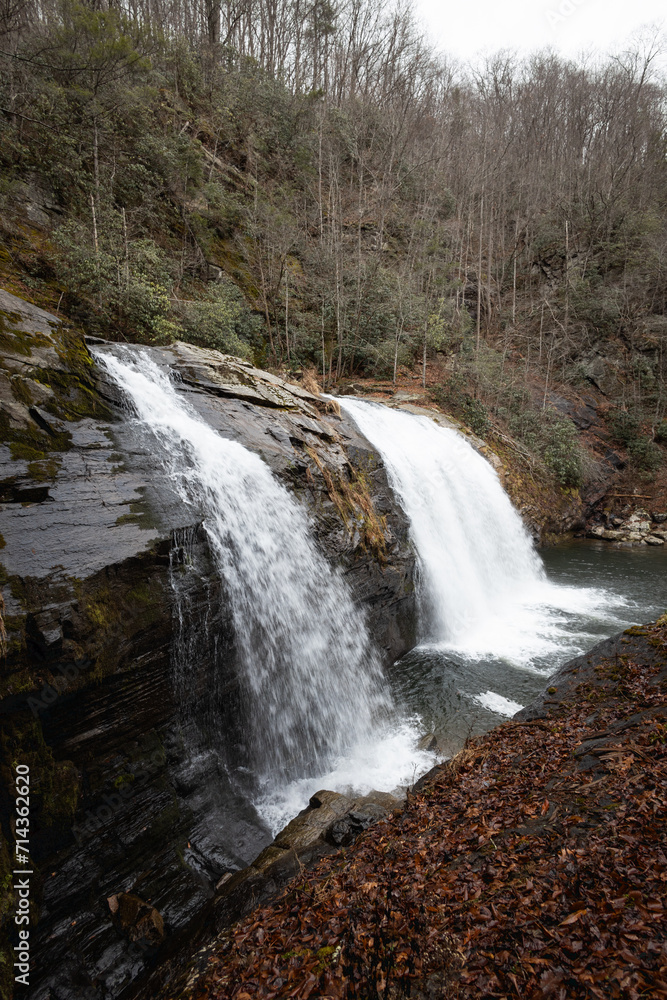 Obraz premium Twisting Falls in the Blue Ridge Mountains of Northeast Tennessee