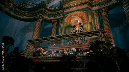 Billede på lærred consecrated images of buried Jesus and Virgin of Solitude from the Temple of Esc