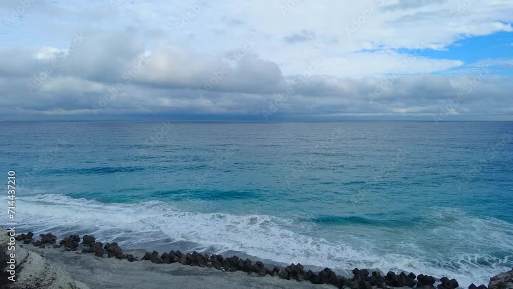 サーフィンで有名な新島の羽伏浦ビーチ サーフィンで有名な新島の羽伏浦ビーチ