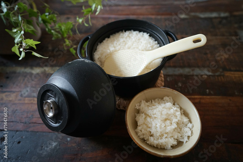 鍋でお米を炊く