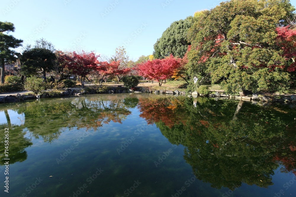 Ingetsu Pond and autumn leaves in Shosei-en Garden, Kyoto, Japan Ingetsu Pond and autumn leaves in Shosei-en Garden, Kyoto, Japan