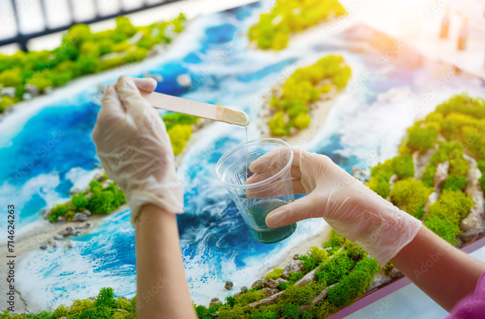 The process of making the art decor of epoxy resin, natural stones and moss
