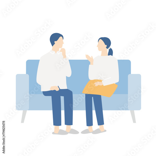 ソファで話し合う若い夫婦