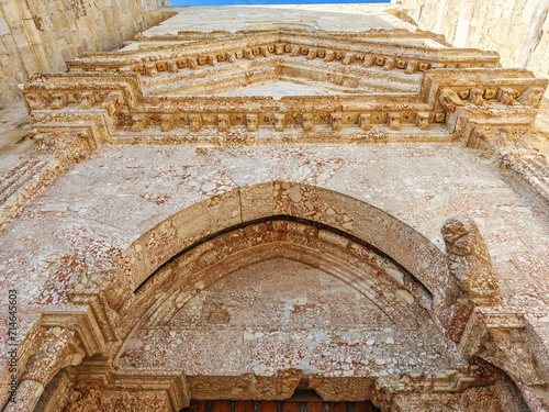 Tableau sur toile Castel del Monte, Italy - a Unesco World Heritage and one of the best preserved