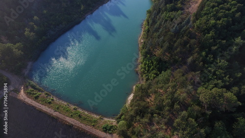 Fototapeta Naklejka Na Ścianę i Meble -  Wunderschönes blaues Wasser in einer idyllischen Gegend in Kroatin