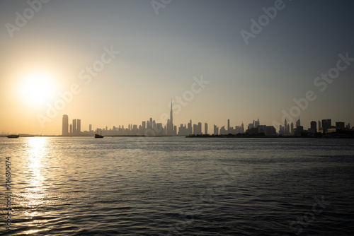 Skyline von Dubai bei Sonnenuntergang