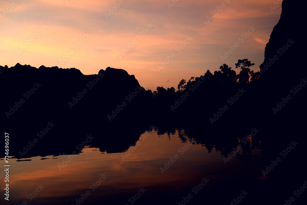 Obraz premium Sunrise in the mountains