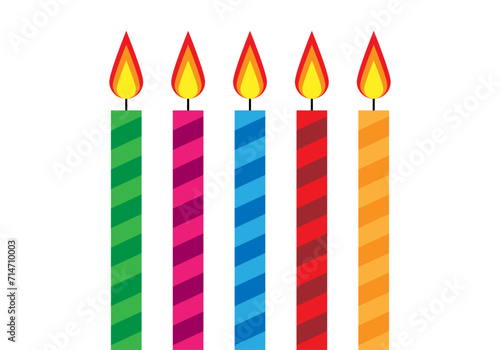 Velas de varios colores para celebrar un cumpleaños.