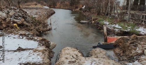 Rzeka zimą.