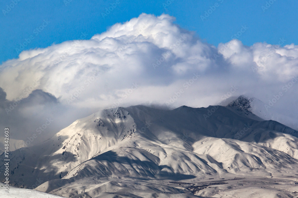 Obraz premium snow covered mountains in winter